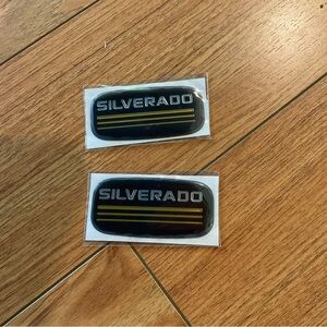 GM Genuine body side name plate Silverado *2
